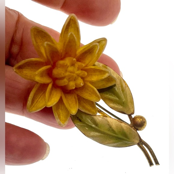 Vintage Gold Tone Celluloid Flower Pin
Enameled Leaves Brooch Pin MCM - Picture 5 of 8
